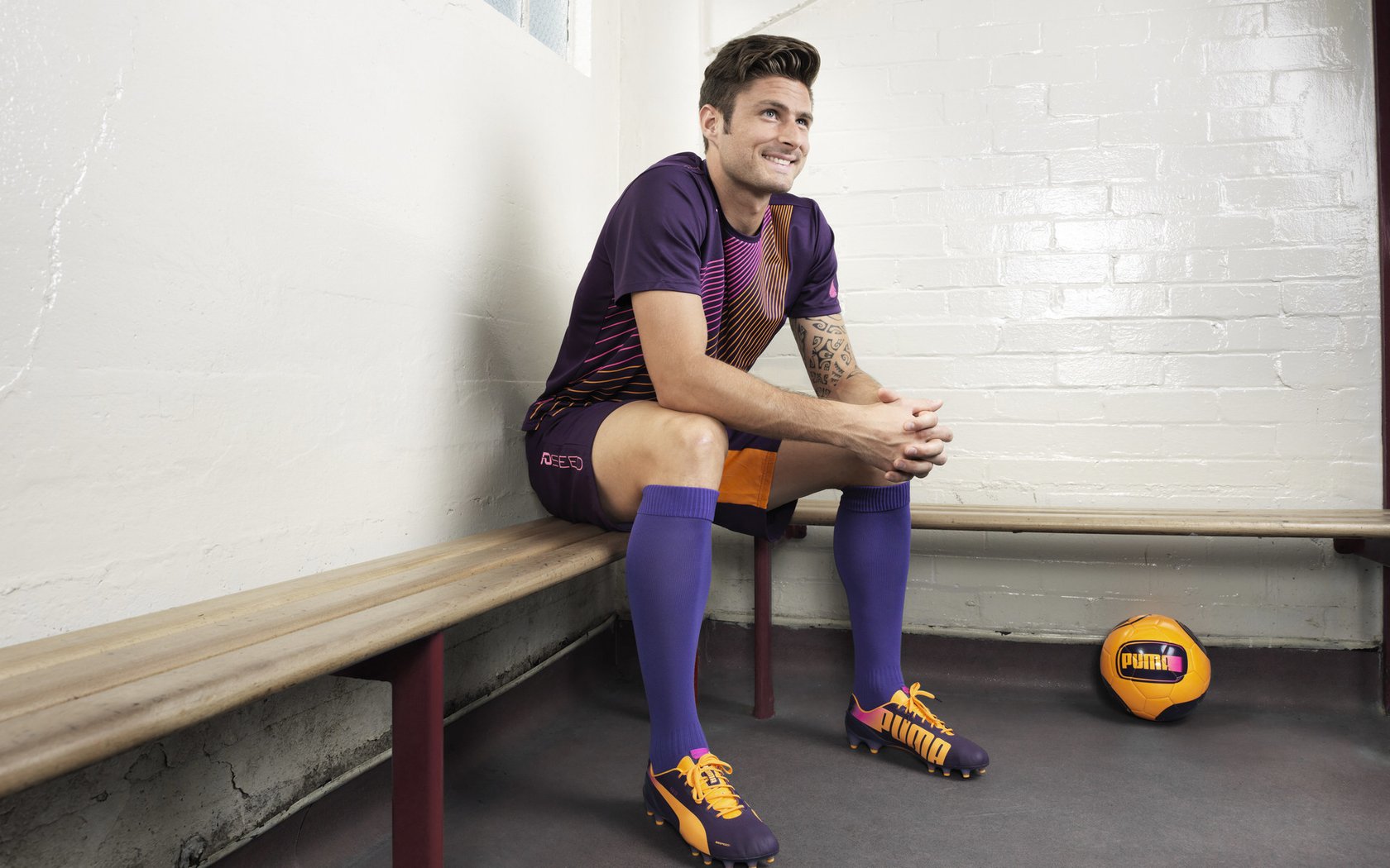 冬季滑冰灯光秀，冰上运动与艺术完美融合，冬季滑冰场广告词