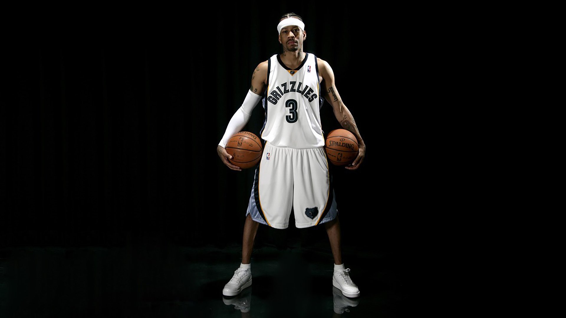 火箭球员带队参观航天城，拓展少年科学视野，火箭展厅