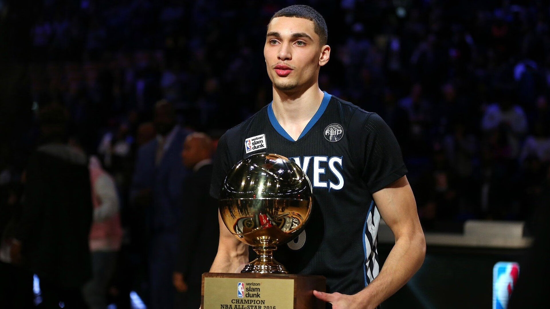 球场惊喜：比赛中意想不到的精彩场面，球场dj